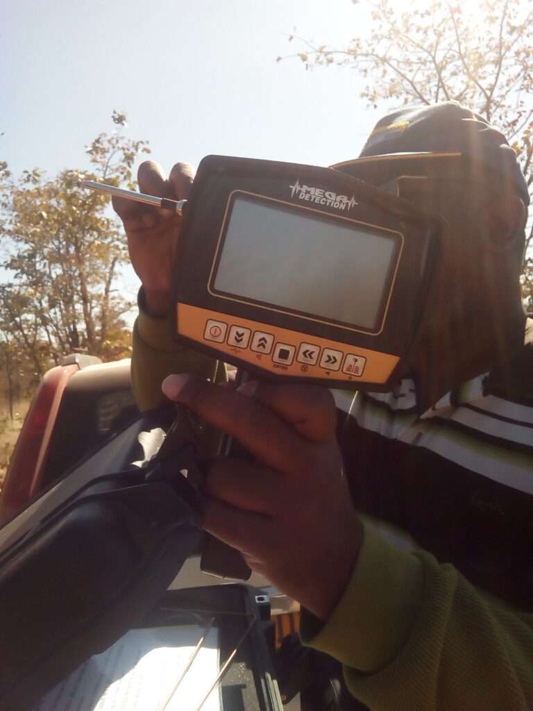 Magnetic exploration equipment in field operation